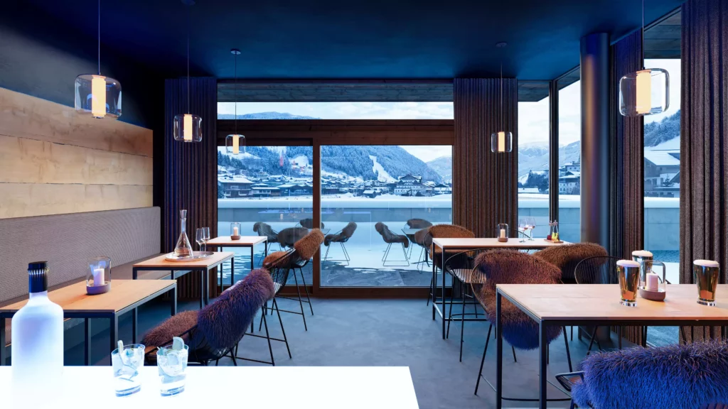 Sport Panorama_Bar Moderne Bar mit Holztischen, Stühlen mit Fellbezügen und Panoramafenstern mit Blick auf verschneite Berglandschaft und Dorf